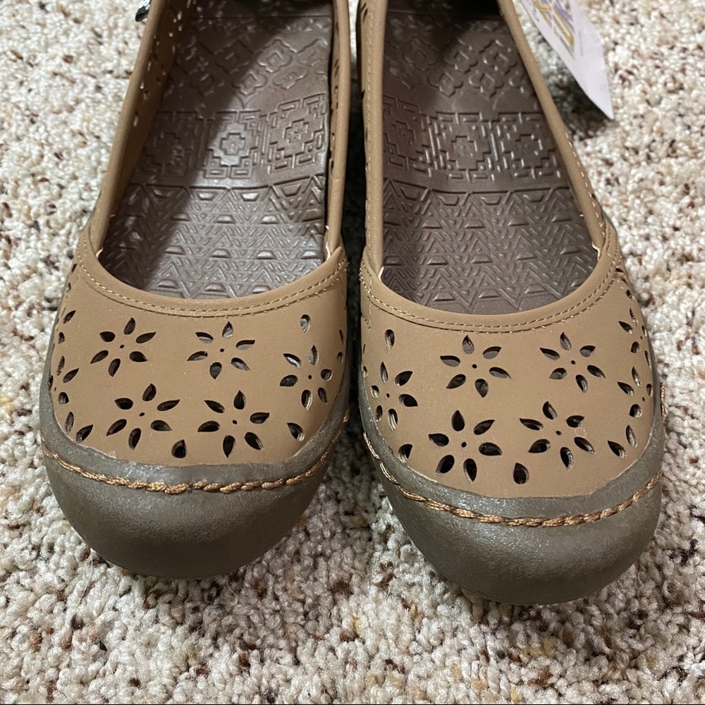 NWT. The Original Muk Luks - Picture 13 of 13